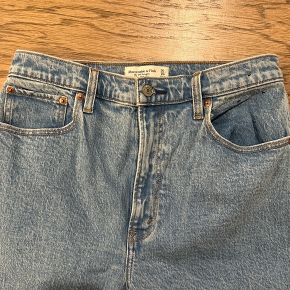 Abercrombie & Fitch Curve Love Ultra High Rise 90s Straight Jeans | Size 10 - Picture 4 of 4